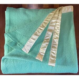 VTG Acrylic Satin Trim Blanket Queen / Full BRIGHT Green Waffle Weave Thermal